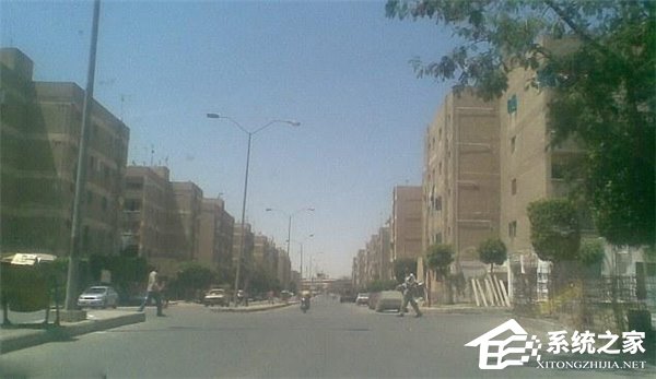 谷歌地球照片现“巨人”：身高比姚明还高