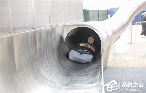胆小者不要尝试 世界最长滑梯下滑时速超24公里