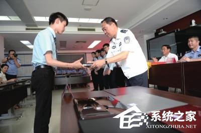 民警微信群发“通缉令”抓捕盗窃笔记本嫌疑人