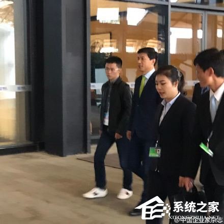 乌镇峰会趣事：百度CEO李彦宏主力手机疑似小米MIX
