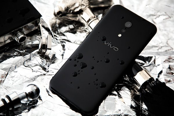 vivo Xplay6新机磨砂黑版高清图赏
