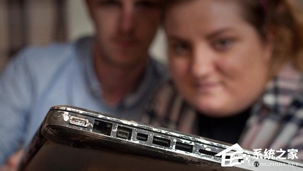 MacBook Pro在家中充电，却把猫给烧死了？