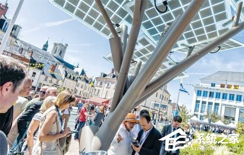 第一棵“电子树”：太阳能发电，可充电上网乘凉