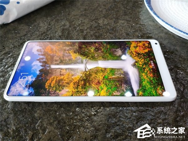 小米MIX 2尊享版怎么样？小米MIX 2白色尊享版真机上手图曝光