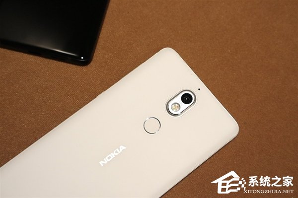 诺基亚nokia7图赏：诺基亚第一款主打设计的手机