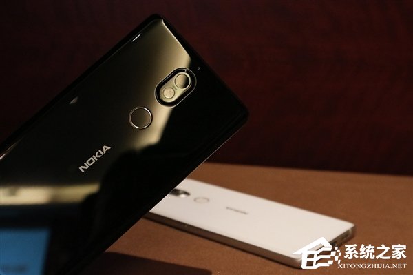 诺基亚nokia7图赏：诺基亚第一款主打设计的手机