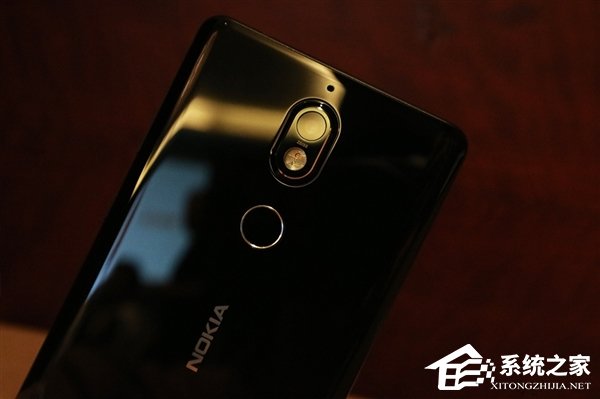 诺基亚nokia7图赏：诺基亚第一款主打设计的手机