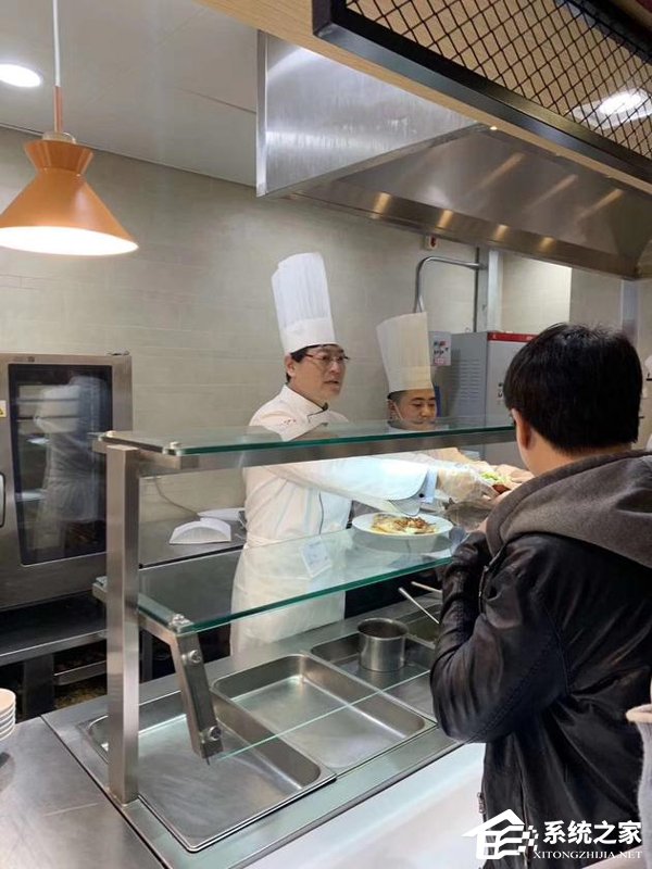 CEO打菜送鱼！网曝联想食堂小年全员免费