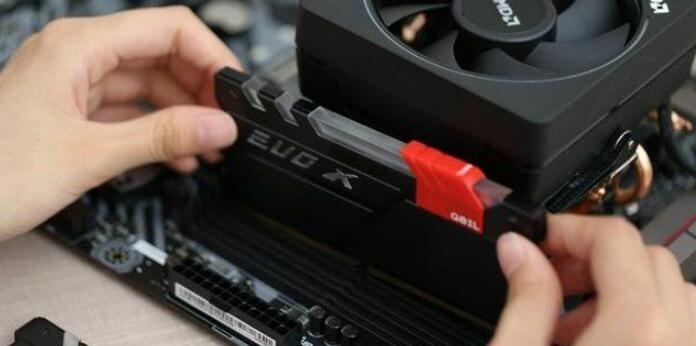 电脑开不了机,风扇总是转一下停一下