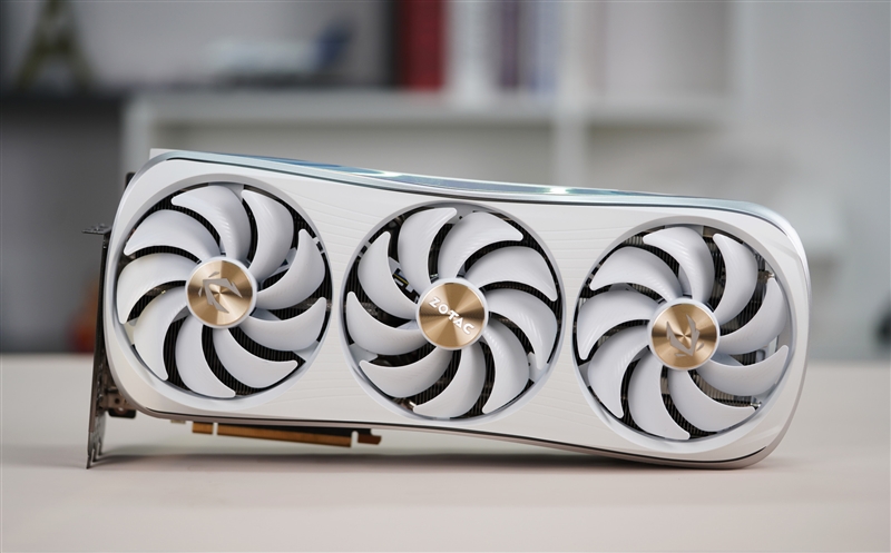 索泰RTX 4080 AMP 月白显卡评测：堆料媲美RTX 4090