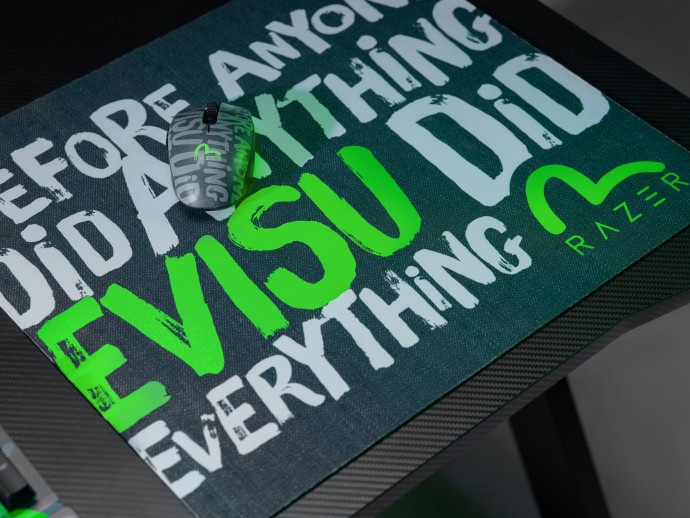 雷蛇推出 EVISU 联名系列产品，包括键