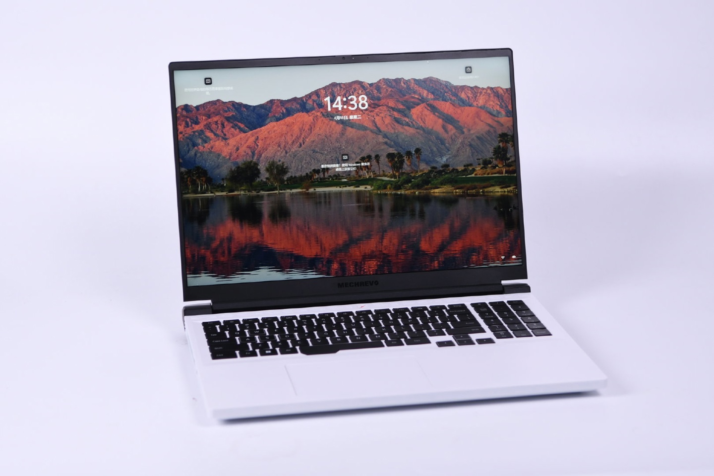 机械革命新款蛟龙 16 Pro 笔记本高清图赏：黑白熊猫配色