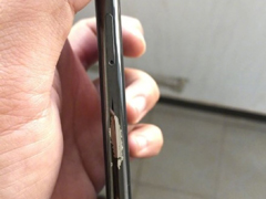 刚半个月就不行了！苹果iPhone X惊曝“掉漆门”