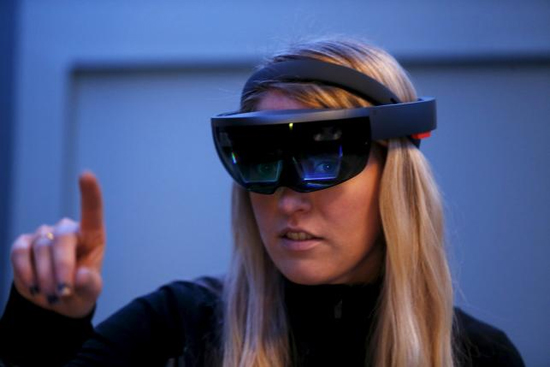 微软HoloLens如何避免重蹈谷歌眼镜覆辙？