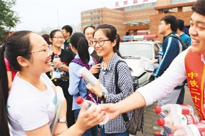 最严高考新招：“人脸识别+指纹验证” 防止替考