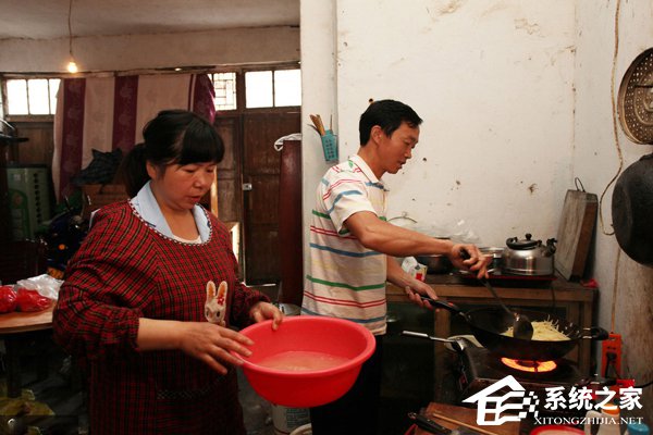 女子带俩孩子和瘫痪前夫改嫁 与老公前夫住同一屋檐下