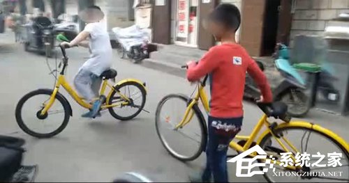 惊呆路人！郑州小学生5秒破解小黄车密码