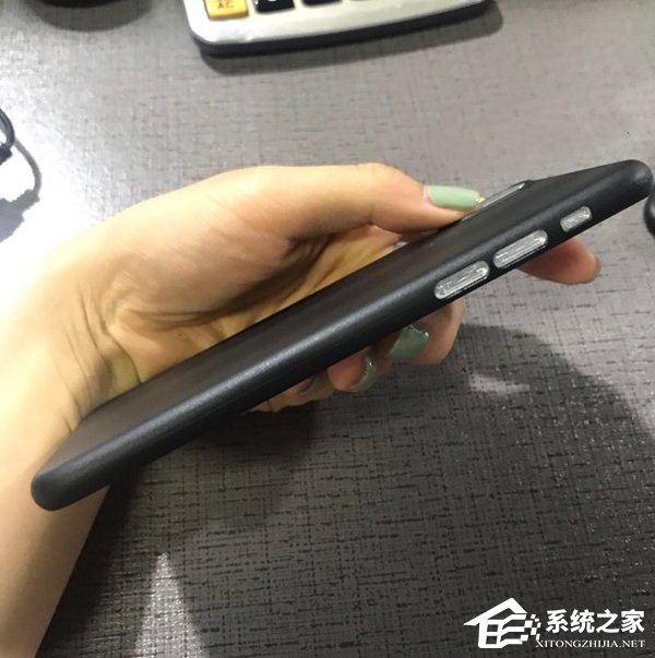苹果又遇“猪队友”!量产版iPhone8手机壳遭曝光