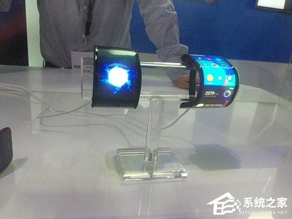 已有成品！联想首次展示可弯曲智能手机