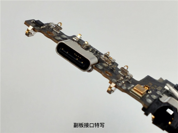 小米5X拆解图赏：1499元的iPhone 7 Plus做工没得挑