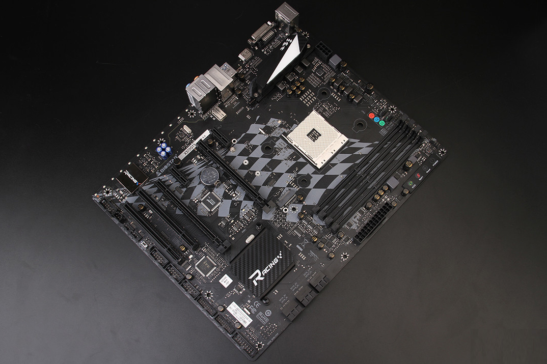 Ryzen 7 1700八核/8G/七彩虹GTX1080Ti 11G独显高端游戏电脑