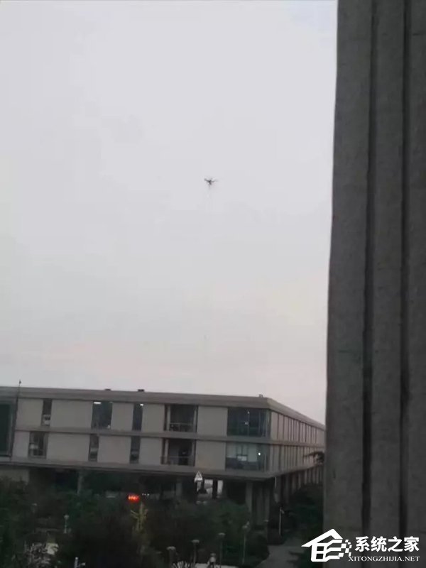 学校禁止外卖小哥进入！炸鸡店用无人机空运外卖