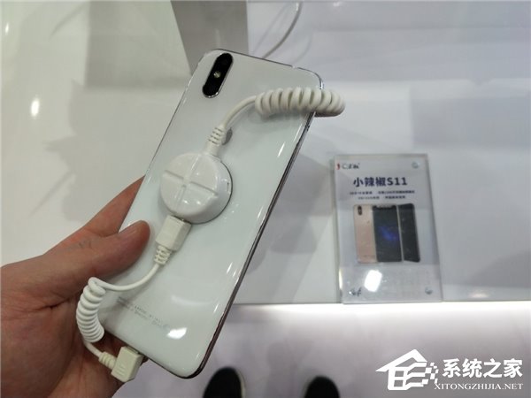 苹果要哭了！小辣椒推出“国产iPhone X”S11
