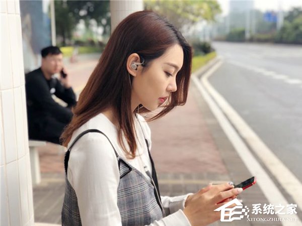 透明壳体设计！魅蓝未发布旗舰耳机遭美女员工曝光