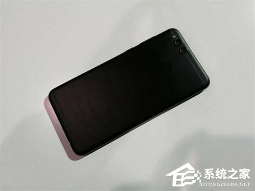 买荣耀畅玩7X还是小米Max2？小米Max2和华为荣耀畅玩7X区别对比