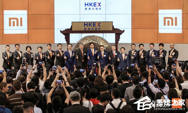 险些被挤爆！媒体放出小米港交所上市现场图