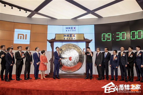险些被挤爆！媒体放出小米港交所上市现场图