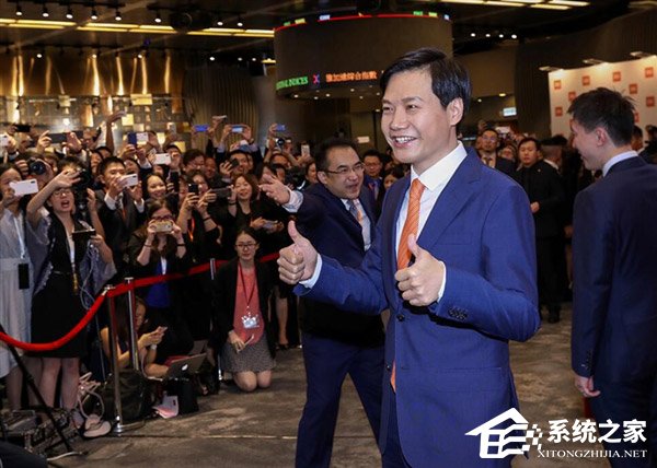 险些被挤爆！媒体放出小米港交所上市现场图