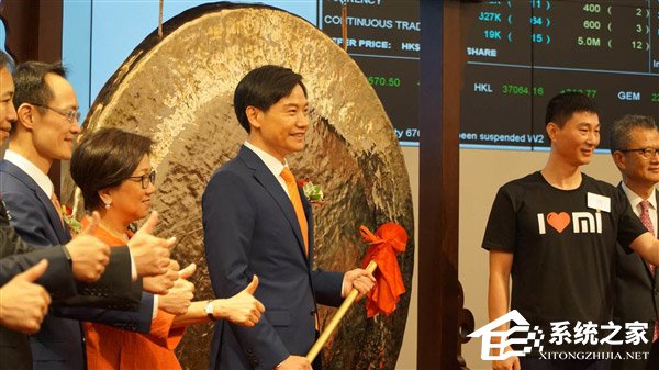 险些被挤爆！媒体放出小米港交所上市现场图