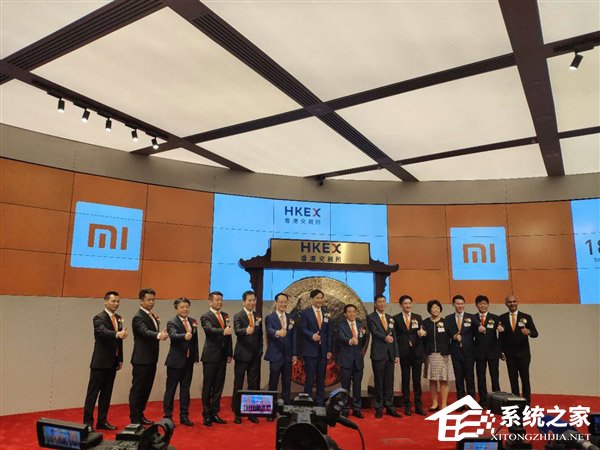 险些被挤爆！媒体放出小米港交所上市现场图