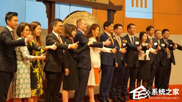 险些被挤爆！媒体放出小米港交所上市现场图