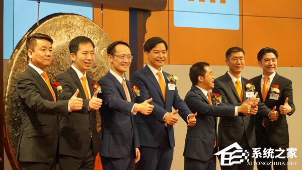 险些被挤爆！媒体放出小米港交所上市现场图