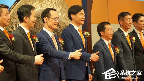 险些被挤爆！媒体放出小米港交所上市现场图