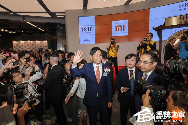 险些被挤爆！媒体放出小米港交所上市现场图