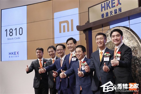 险些被挤爆！媒体放出小米港交所上市现场图