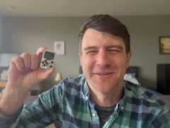 袖珍版“Game Boy”，内置 300 款开源游戏的掌机 Arduboy Mini 成功众筹