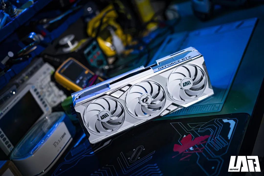 七彩虹 RTX 4090 显卡在 3D 测试中打破
