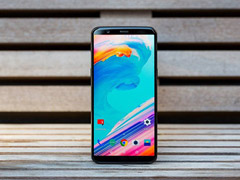 买一加5T还是OPPO R11s？OPPO R11s和一加5T区别对比