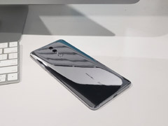 改走“朴素”风？网友放出荣耀Note 10手机真机照