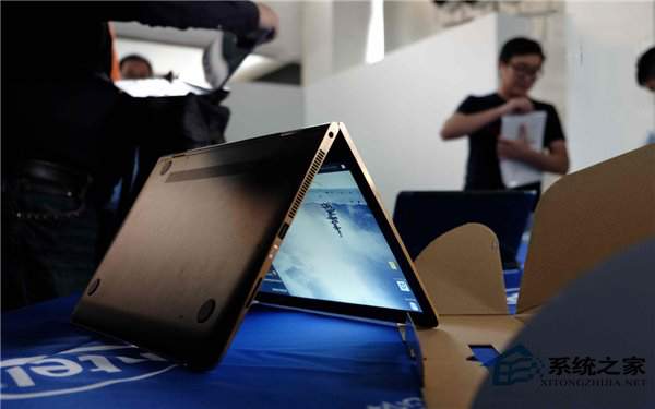 英特尔在新机体验会上演示Windows10体感游戏