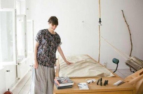 加班族的私人订制：工作睡觉两用办公桌