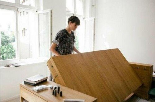 加班族的私人订制：工作睡觉两用办公桌