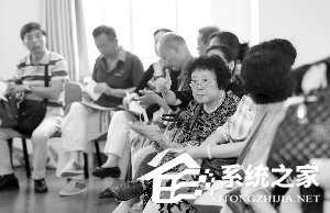 老年学员连夜排队，手机班报名最火爆