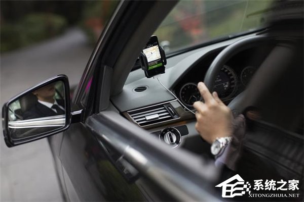 互联网约车服务陷危机 易到Uber招司机零门槛