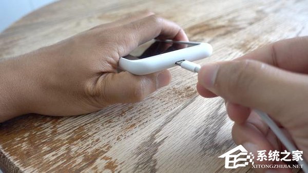 苹果iPhone 7新版智能电池套依然驼背却很实用