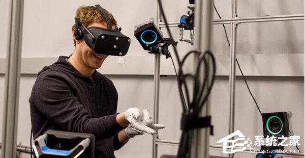 摆脱手柄桎梏!扎克伯格试玩Oculus的VR手套